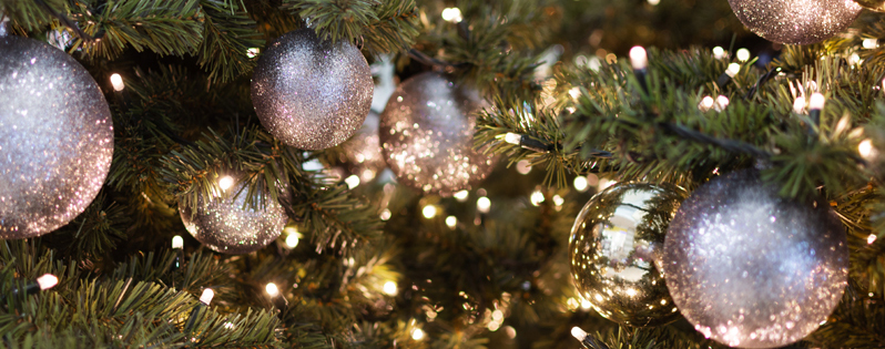 Decorare l'albero con le Luci di Natale: quanti Led servono?