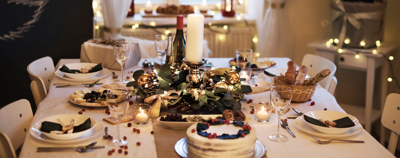 Come addobbare la tavola a Natale con le decorazioni natalizie