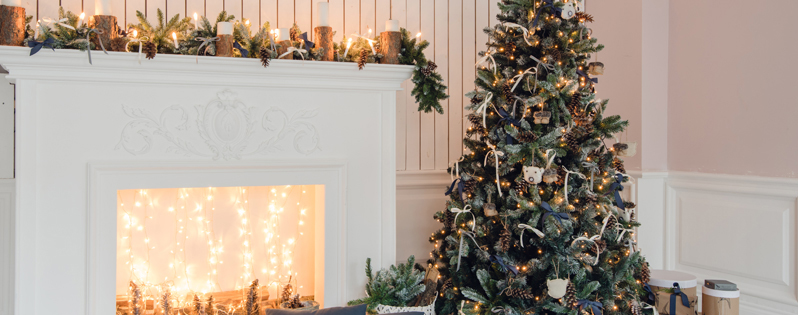 Come illuminare l'albero con le luci di Natale a seconda dello stile