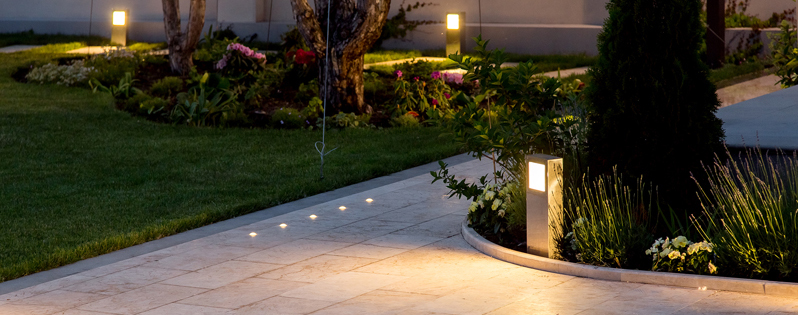 Come mettere in risalto gli elementi del giardino con l'illuminazione Led