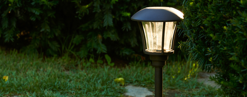 I 5 migliori lampioni e lampioncini,  dal più economico al più costoso, per illuminare il tuo giardino