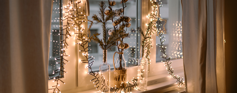 Come decorare le finestre con luci e addobbi di Natale
