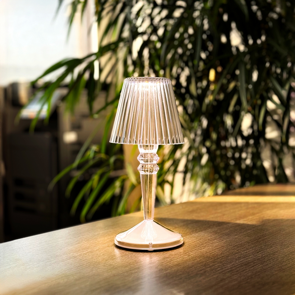 Illuminare con le lampade da tavolo: fascino e versatilità