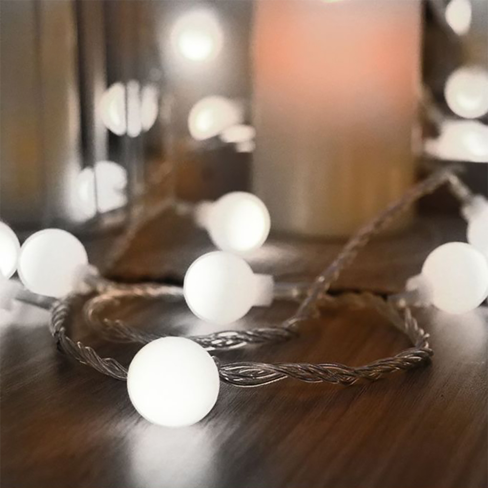 Catena decorata con 60 Perle a Led Bianco Freddo 9 metri cavo trasparente a batteria Wisdom - Foto 3