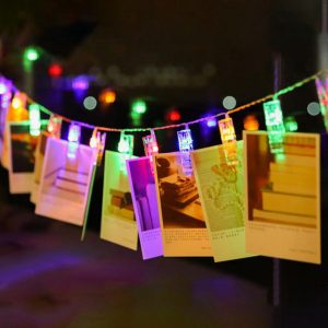 Foto principale Catena decorata con mollette portafoto luminose a Led RGB 2 metri a batteria e autospegnimento Wisdom